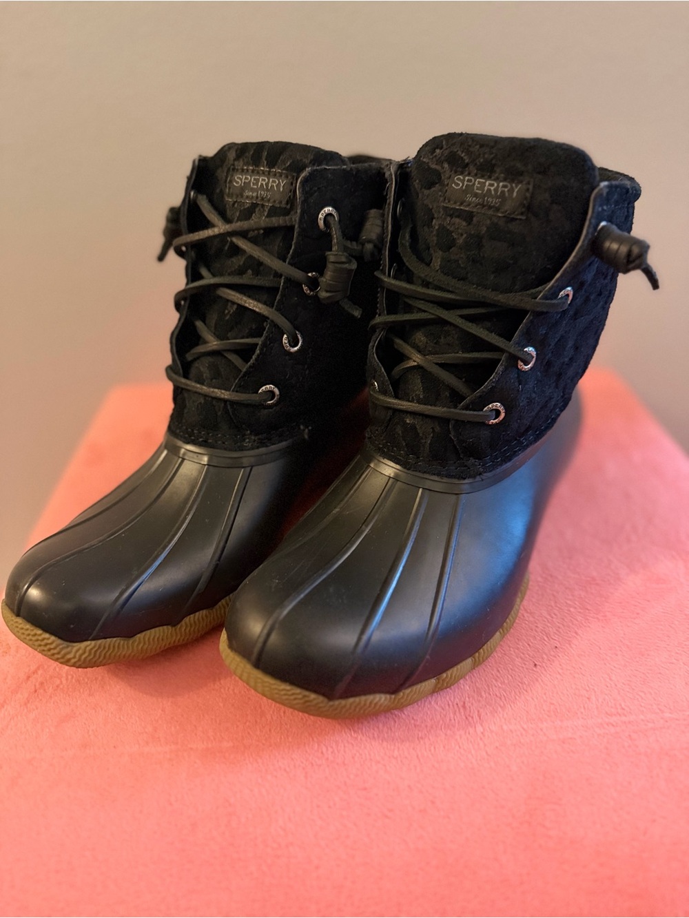 Sperry Saltwater Cheetah Waterproof Duck Boots • Women’s 6